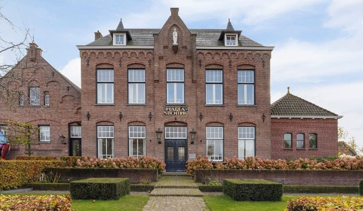 In dit klooster kan je wonen! Als je het kan betalen…