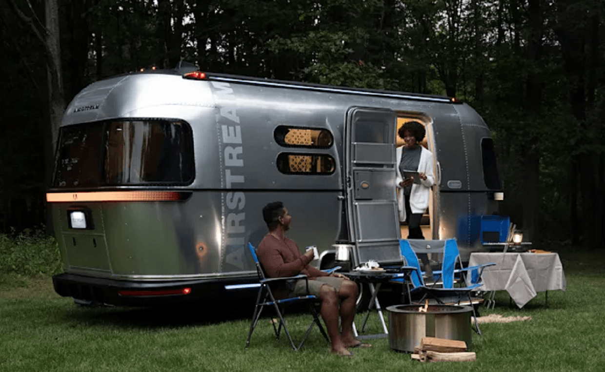 Deze caravan is zowel mooi als elektrisch!