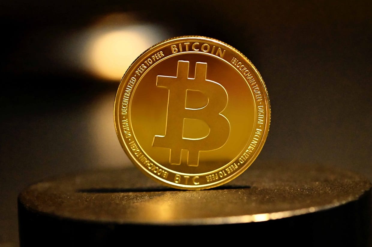 Bitcoin veert langzaam terug na grote klap