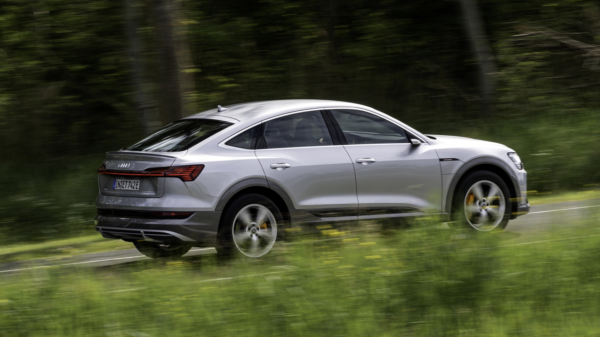 Audi E-Tron Sportback in de natuur